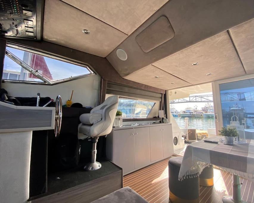 Barco Muy Romantico Con Parking! Sant Adria de Besos Exterior photo